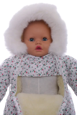 Комбинезон на меху для девочки Babykroha с принтом маленьких розочек белый