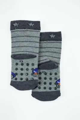 noski-dlya-malchika-trikotazhnye-s-mashinkoy-seryy